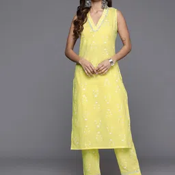 Ahalyaa Floral Printed Pure Cotton Kurta with Trousers-31