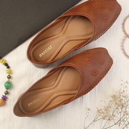 RAHEGAS Women Ethnic Mojaris Flats-image-23