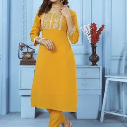 DIVASTRI Women Floral Yoke Design Regular Gotta Patti Pure Cotton Kurta with Trousers-image-54