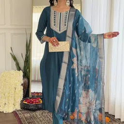 BAESD Women Ethnic Motifs Embroidered Kurti with Trouser & Dupatta-image-35