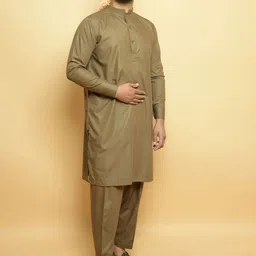 Baraqah Men Regular Kurta with Trousers image 4