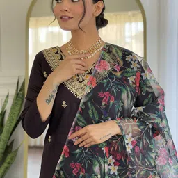 Ekta Textiles Floral Embroidered Thread Work Kurta With Trousers & Dupatta image 3