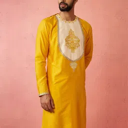 VASTRAMAY Floral Yoke Design Gotta Patti Patchwork Straight Kurta-picture-2
