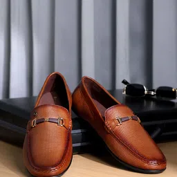 Monte Carlo Men Textured Lightweight Leather Loafers-picture-6