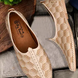 Big Boon Men Woven Design Mojaris-image-24