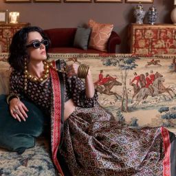 Vardha Black & Red Printed Saree With Unstitched Blouse image 2