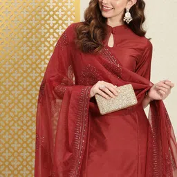 House of Pataudi Women Jashn Kurta with Trousers & With Thread Work Sequinned Dupatta-picture-48