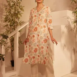 Daali Cream Cambric V Neck 3/4 Sleeves Basics Kurta with Two Pockets-picture-23