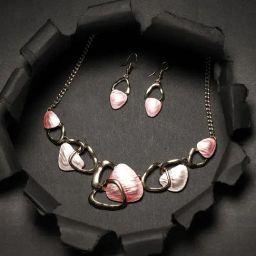 Sohi Blush Pink & Gold Metallic Abstract Jewellery Set-image-75