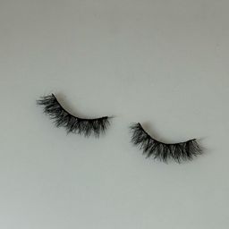 THE WINK STUDIO Reusable Lightweight False Eyelashes image 3