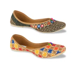 DESI COLOUR Women Set of 2 Embellished Ethnic Mojaris-image-70