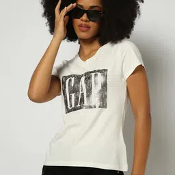 GAP Embedded Logo Printed Cotton V-Neck T-Shirt-4