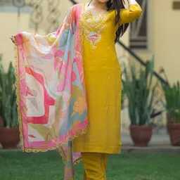 HERE&NOW Yoke Design Notch-Neck Neck Straight Kurta With Trousers And Dupatta-picture-12