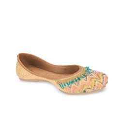 Sangria Women Embellished Zigzag Mojaris-33