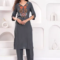 OH MI DIOS Women Floral Embroidered Kurta with Trousers-33