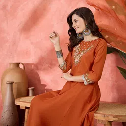Sangria Women Ethnic Motifs Embroidered Zari Straight Kurta With Trousers & Dupatta-image-26