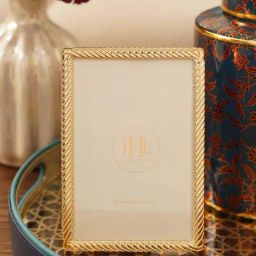Pure Home and Living Gold Metal Diagonal Twisted Small Photo Frame-picture-32