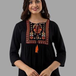 AVAYAYAT Women Floral Embroidered Thread Work Floral Kurta-image-102