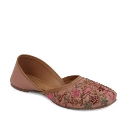 Iconics Women's Peach Ethnic Juttis-image-89