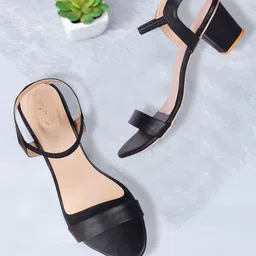 Picktoes Black Textured Block Heels-25