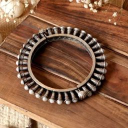 Teejh Ethnic  Naaz Pearl Silver Oxidized Bangle for Women-29