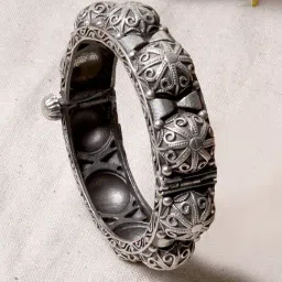 Teejh Ethnic  Avika Silver Oxidized Bangle for Women-image-22