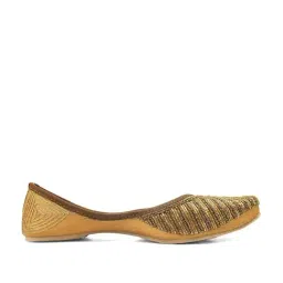 Desi Colour Women's Golden Ethnic Juttis-picture-37