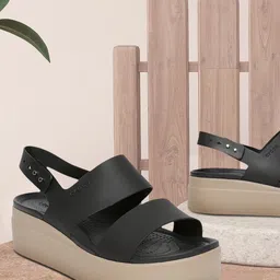 Crocs Brooklyn  Women Black Solid Sandals-18