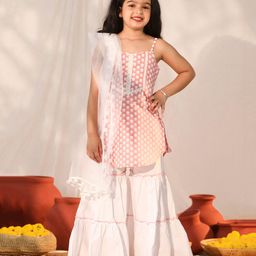Vastramay Sleeveless Floral Printed Lace Embellished Kurta Sharara With Dupatta - Pink & White-image-40