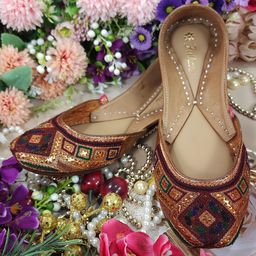 Fulkari Women Embellished Ethnic Mojaris Flats-image-108