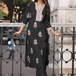 Aaghnya Women Floral Printed Kurta with Palazzo & Dupatta-picture-16