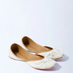LUNA BLU by Westside Ivory Embellished Juttis-picture-15