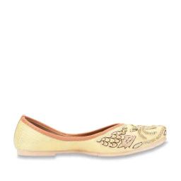 Desi Colour Women's Cream Ethnic Juttis-image-87