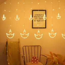 ENORMITY Yellow Moon Shape String Lights image 4