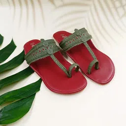 THE MADRAS TRUNK Women Red Textured Leather One Toe Flats-15
