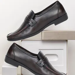 Zoom Shoes Men Textured Leather Loafers-image-25