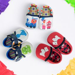 KazarMax Pack Of 3 Baby Animals Designed Booties With A Free Pair Of Striped Sandals - Red-image-14