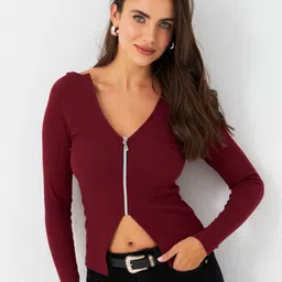 Cool & Sexy Self Design V-Neck Fitted Top-picture-10