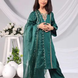 Misbis Girls Green Comfort Fit Embroidered Kurta Set-11