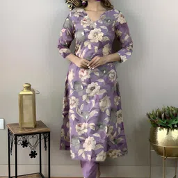 GoSriKi Women Floral Printed Regular Kurta with Trousers-22