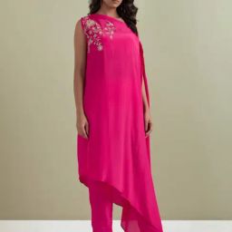 Priya Chaudhary Pink Saranya Embroidered Crepe Kurta-image-28