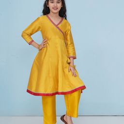 Bitiya By Bhama Silk Woven Three Fourth Sleeves Abstract Embroidered Lace Embellished Angarakha Style Kurta Pant Set - Yellow-image-54