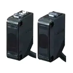 Omron Compact Photoelectric Sensor with Built-in Amplifier 15 m Sensing Distance PNP Dark-ON, Light-ON, E3Z-T81K-M3J 0.3M-26