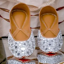 NR by Nidhi Rathi Women's Grey Ethnic Juttis-image-92