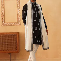 Jompers Men Floral Embroidered Regular Sequinned Kurta with Pyjamas & With Dupatta image 4