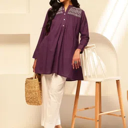 Vbuyz Women Mandarin Collar Embroidered Tunic-47