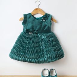 Enfance Sleeveless Floral Applique Textured Dress With Headband & Booties - Rama Green-image-29