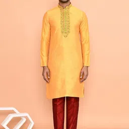 Arihant Rai Sinha Men Embroidered Regular Beads and Stones Kurta with Trousers-picture-20