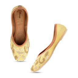 DESI COLOUR Women Ethnic Embellished Mojaris-image-99