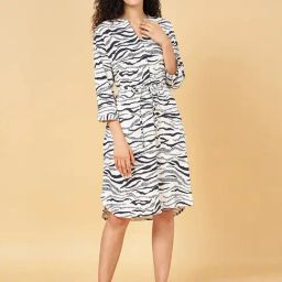 Annabelle by Pantaloons White & Navy Linen Printed A-Line Dress-image-33